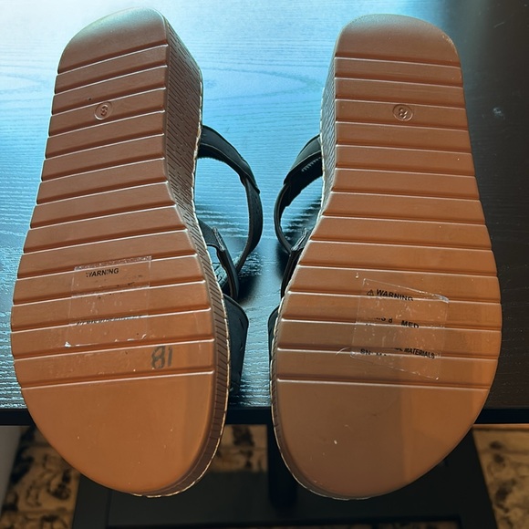 New black sandals size eight - Picture 4 of 6